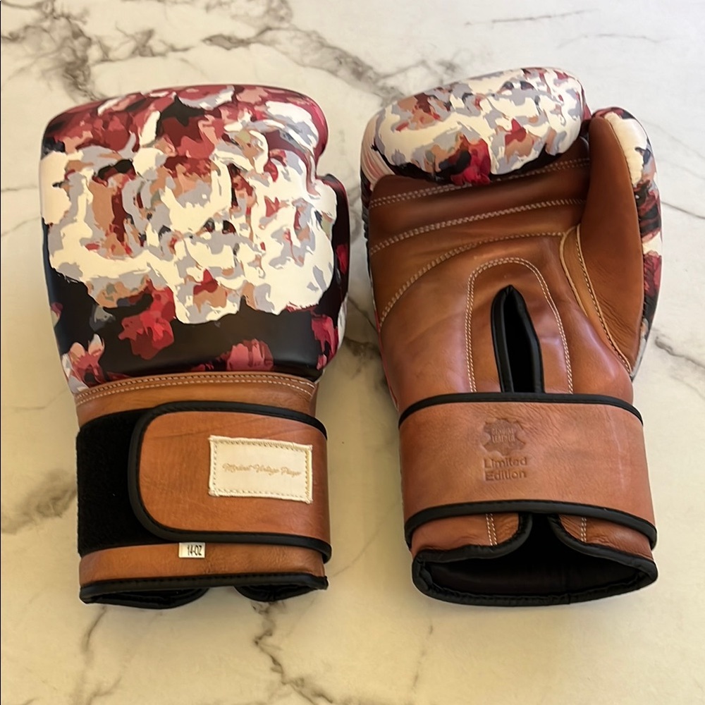 Brand New Modest Vintage Player Leather Floral Boxing Gloves 14 oz. L/XL